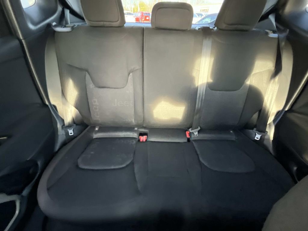 Used 2017 Jeep Renegade Latitude image 31