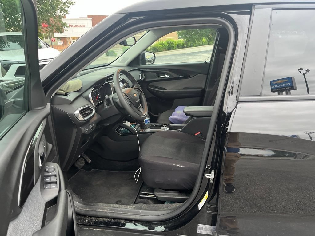 Used 2023 Chevrolet TrailBlazer LT w/ Convenience Package FWD image 6