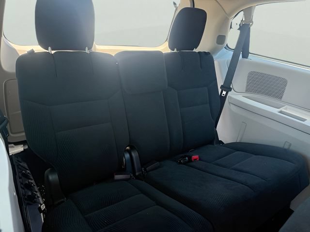Used 2016 Dodge Grand Caravan American Value Package FWD image 11