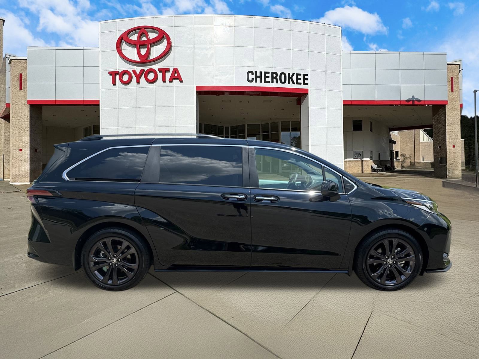 Used 2024 Toyota Sienna XSE w/ XSE Plus Package image 6