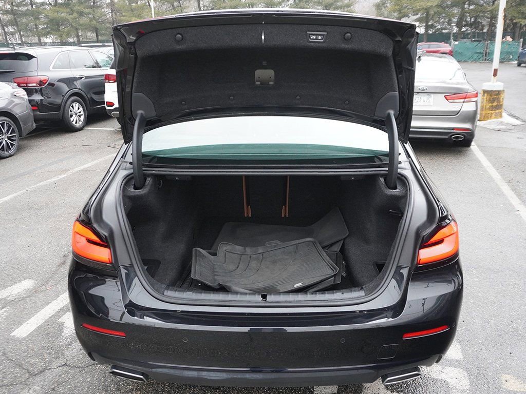 Used 2023 BMW 540i xDrive w/ Premium Package image 23