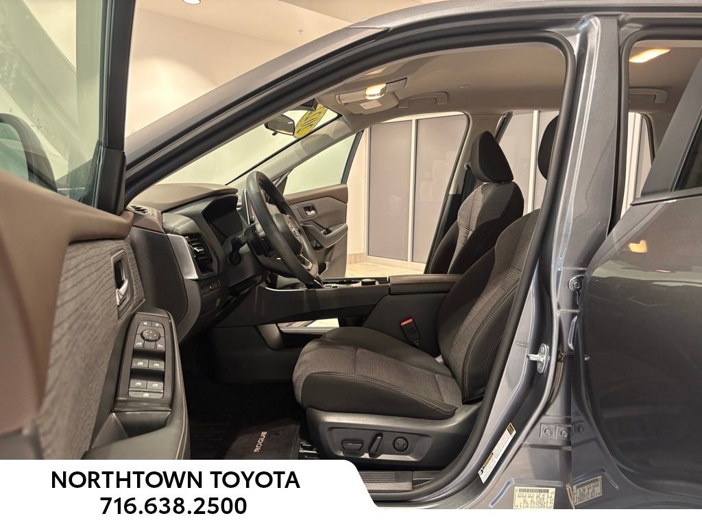 Used 2022 Nissan Rogue SV image 15