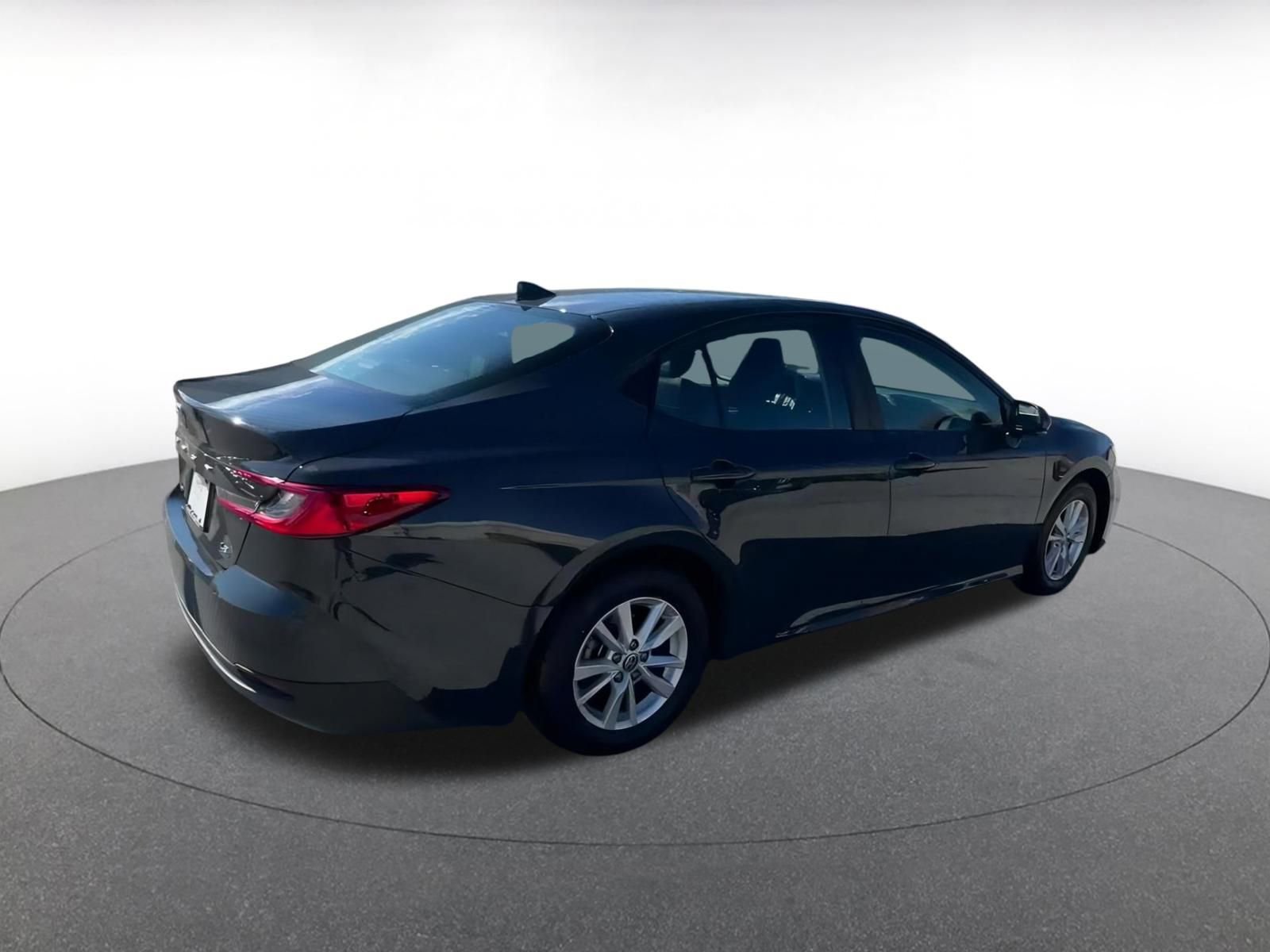 Used 2025 Toyota Camry LE image 14