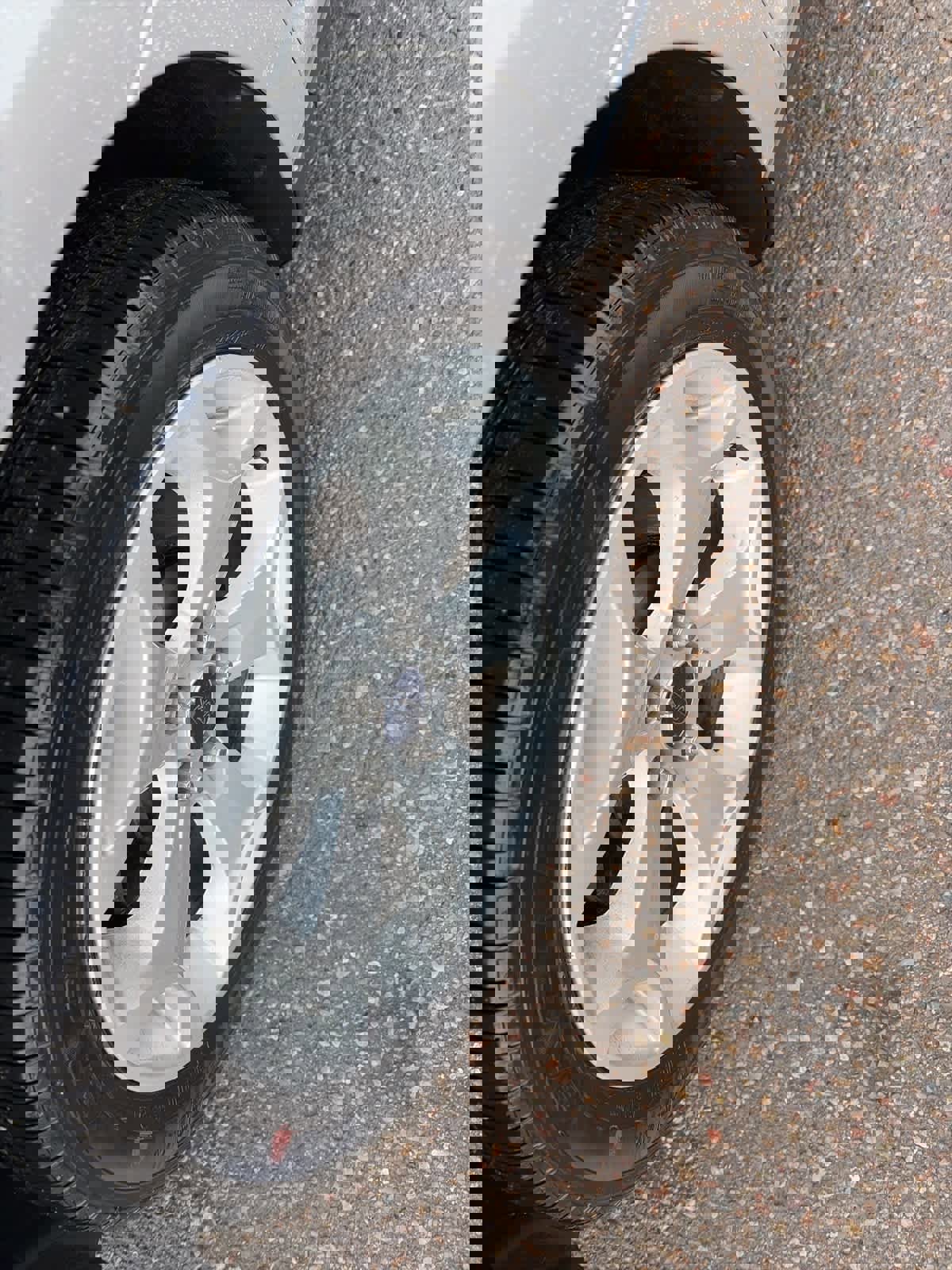 Used 2010 Ford Taurus SEL image 10