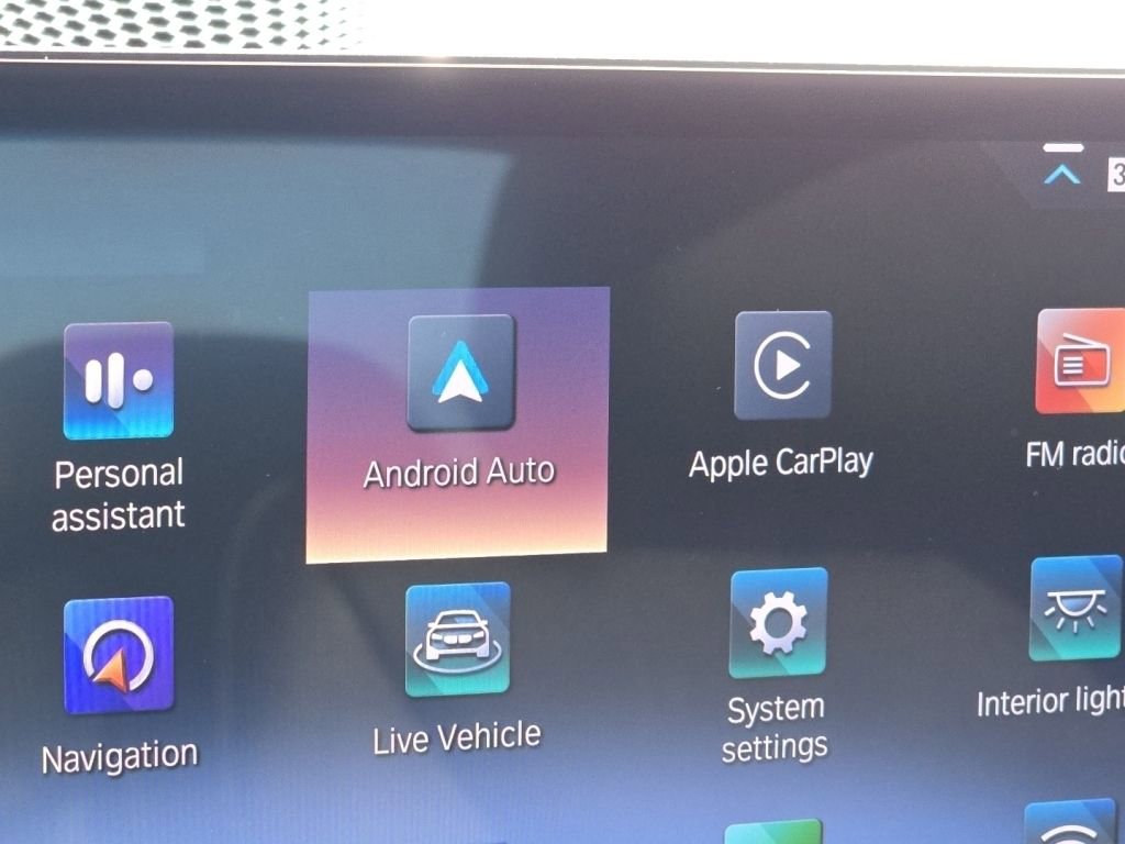 Used 2023 BMW 330i xDrive Sedan w/ Premium Package image 5