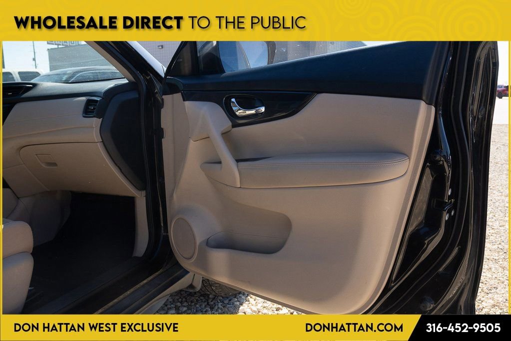 Used 2017 Nissan Rogue SV w/ SV Premium Package image 24