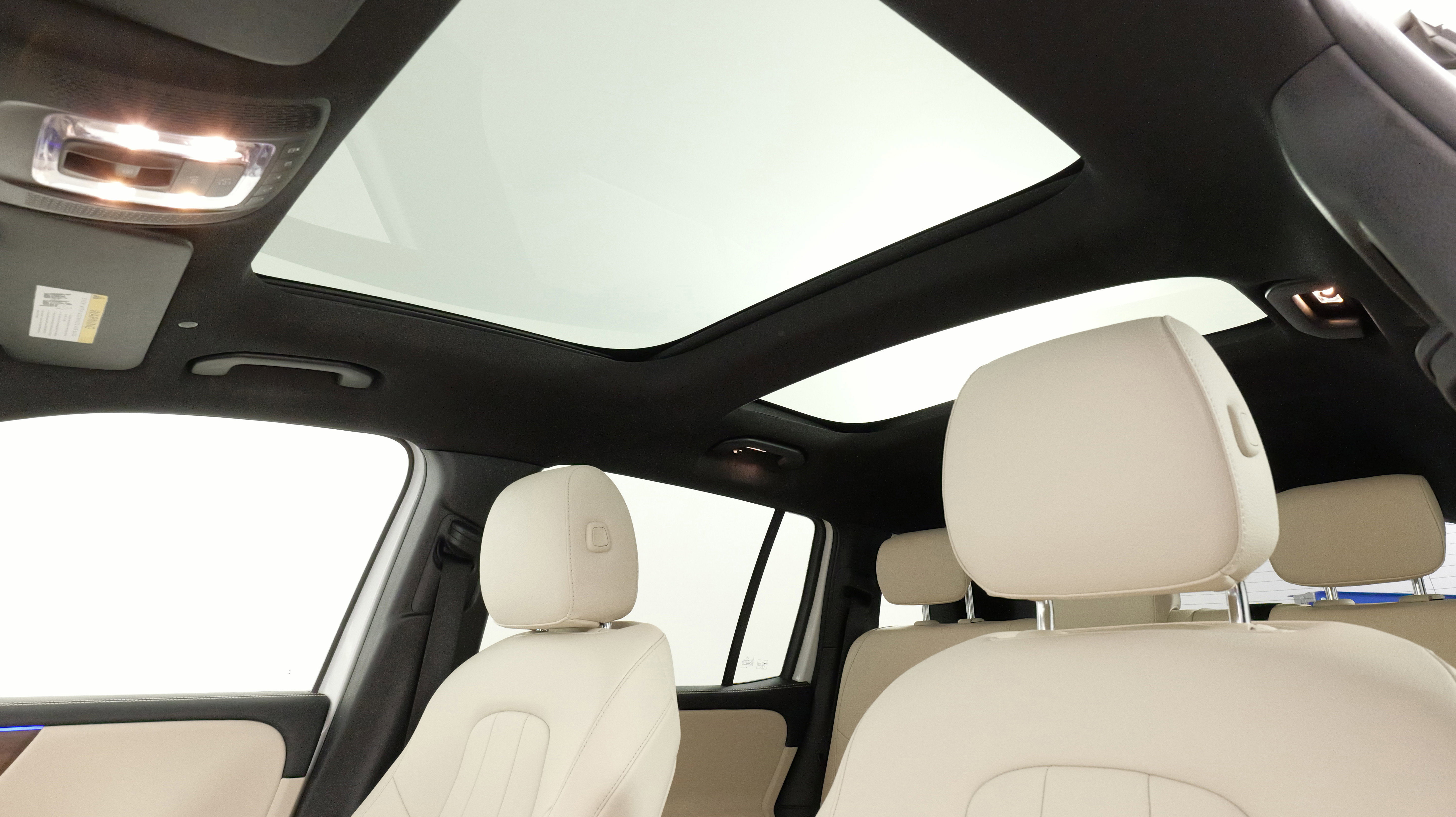 Used 2022 Mercedes-Benz GLB 250 4MATIC image 34