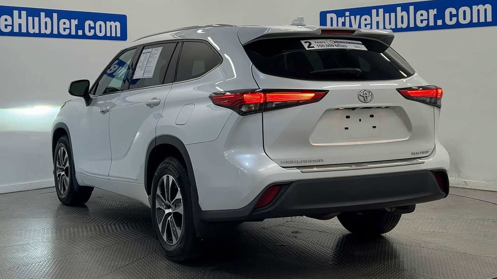 Used 2022 Toyota Highlander XLE AWD/4WD image 6