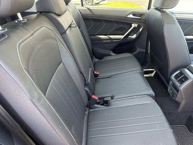 Used 2023 Volkswagen Tiguan SE w/ Panoramic Sunroof Package FWD image 25