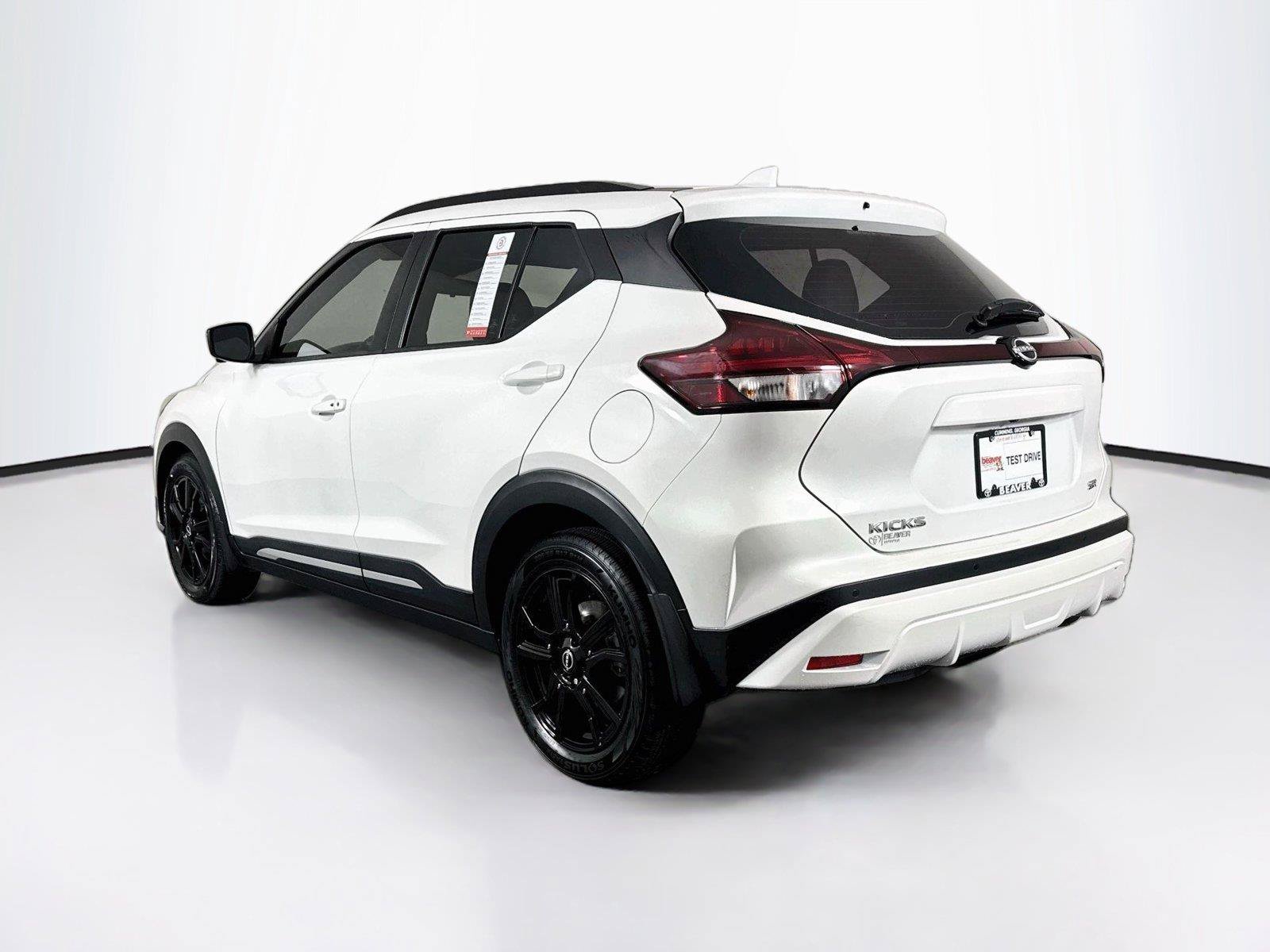 Used 2023 Nissan Kicks SR w/ SR Premium Package FWD image 12