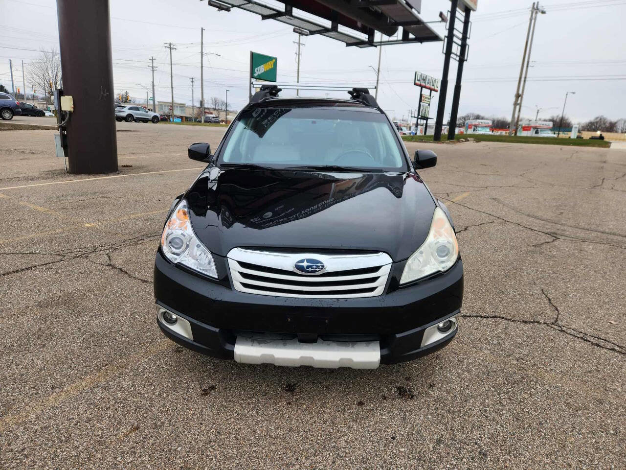Used 2011 Subaru Outback 2.5i Limited image 9