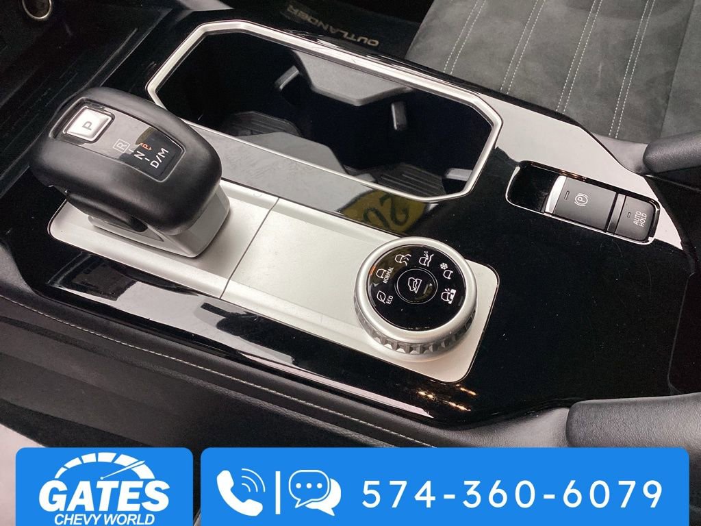 Used 2025 Mitsubishi Outlander SE image 31