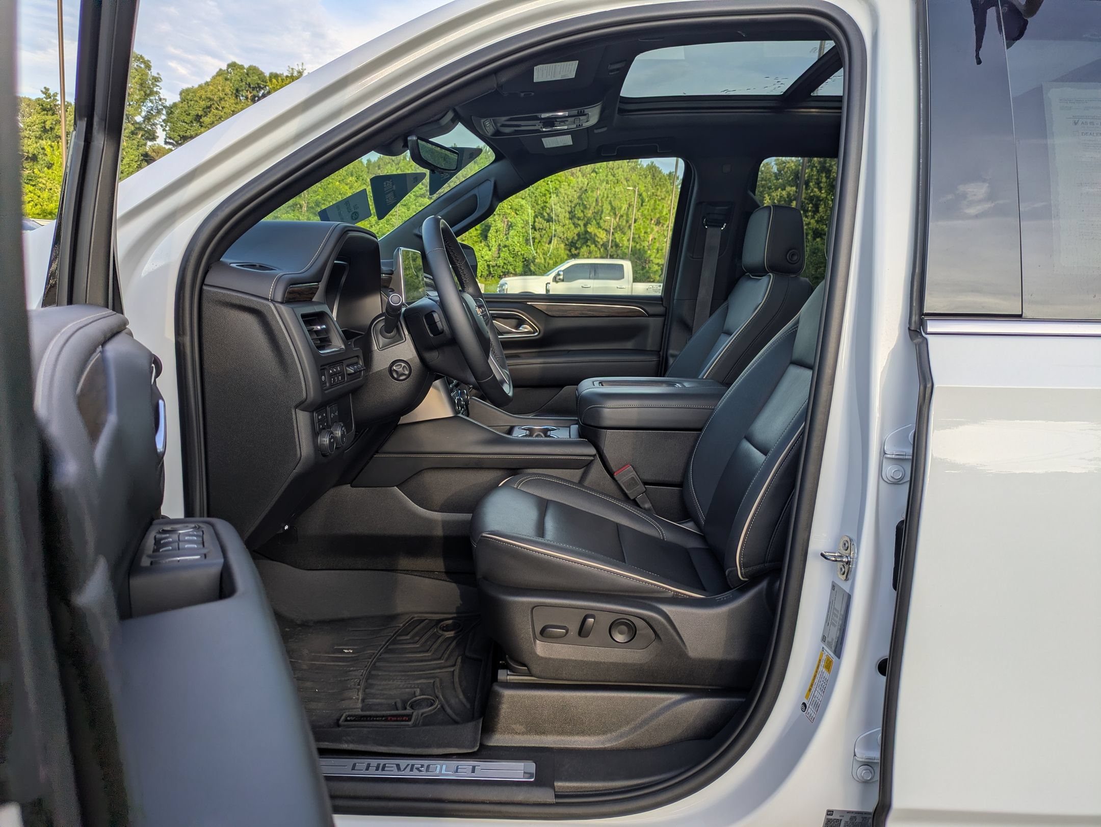 Used 2024 Chevrolet Tahoe Premier AWD/4WD image 12