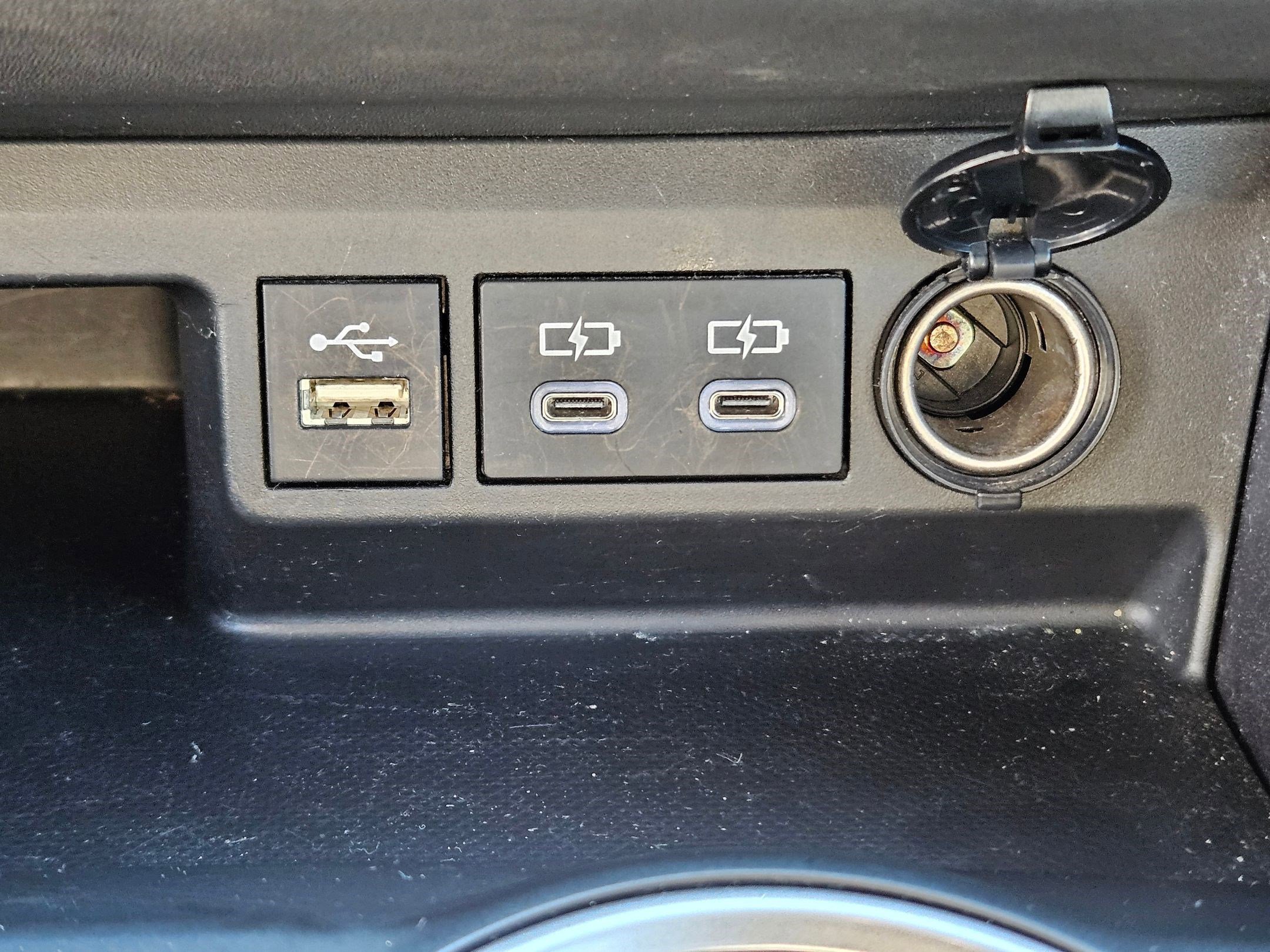 Used 2024 Toyota Highlander LE image 29
