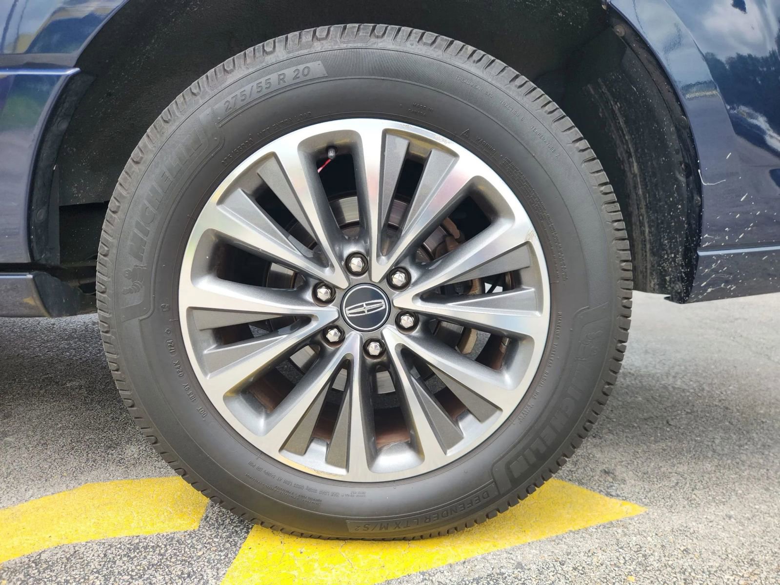 Used 2017 Lincoln Navigator L Select RWD image 22