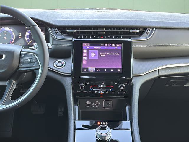 New 2025 Jeep Grand Cherokee Altitude image 22