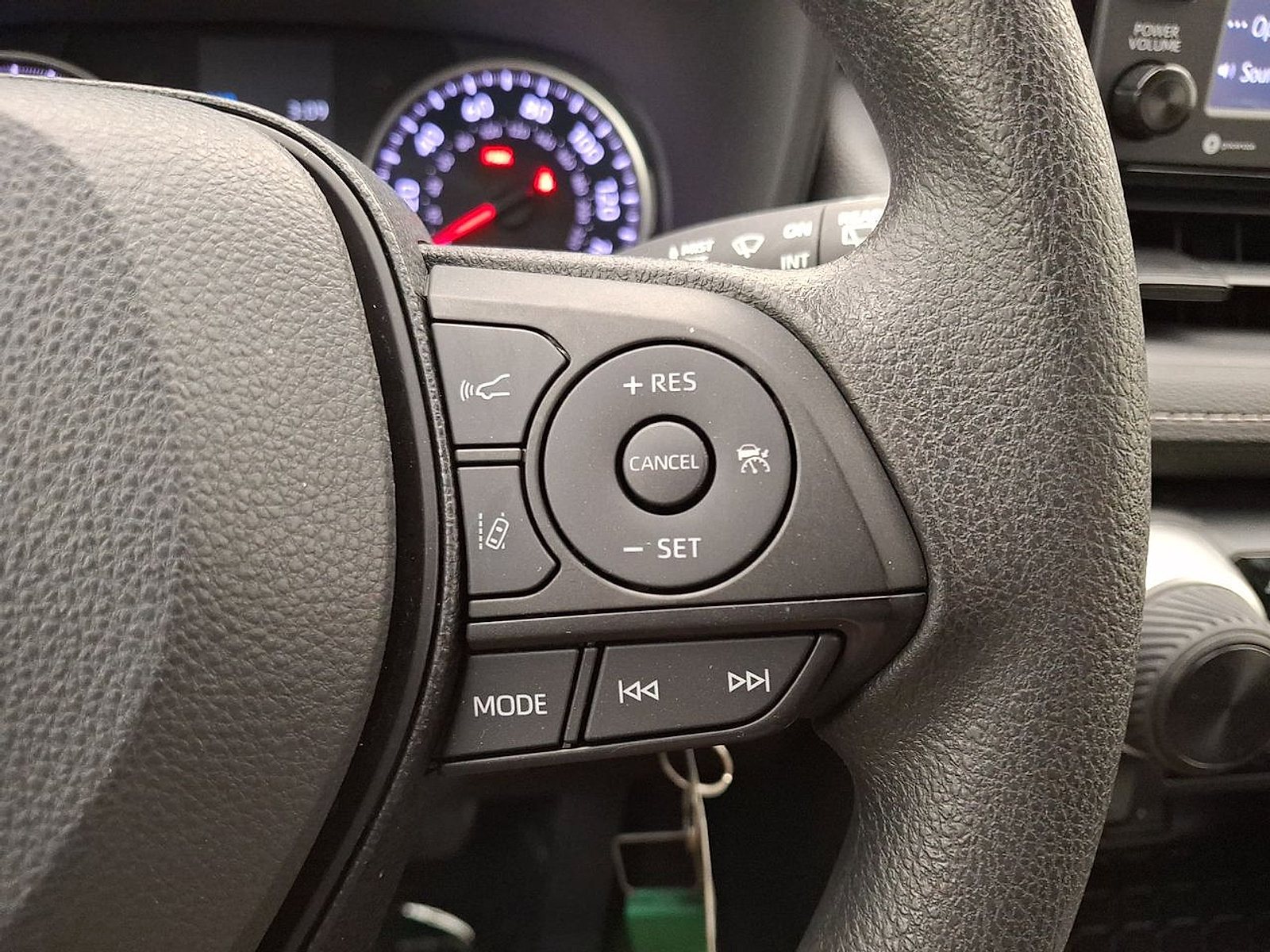Used 2021 Toyota RAV4 LE AWD/4WD image 21