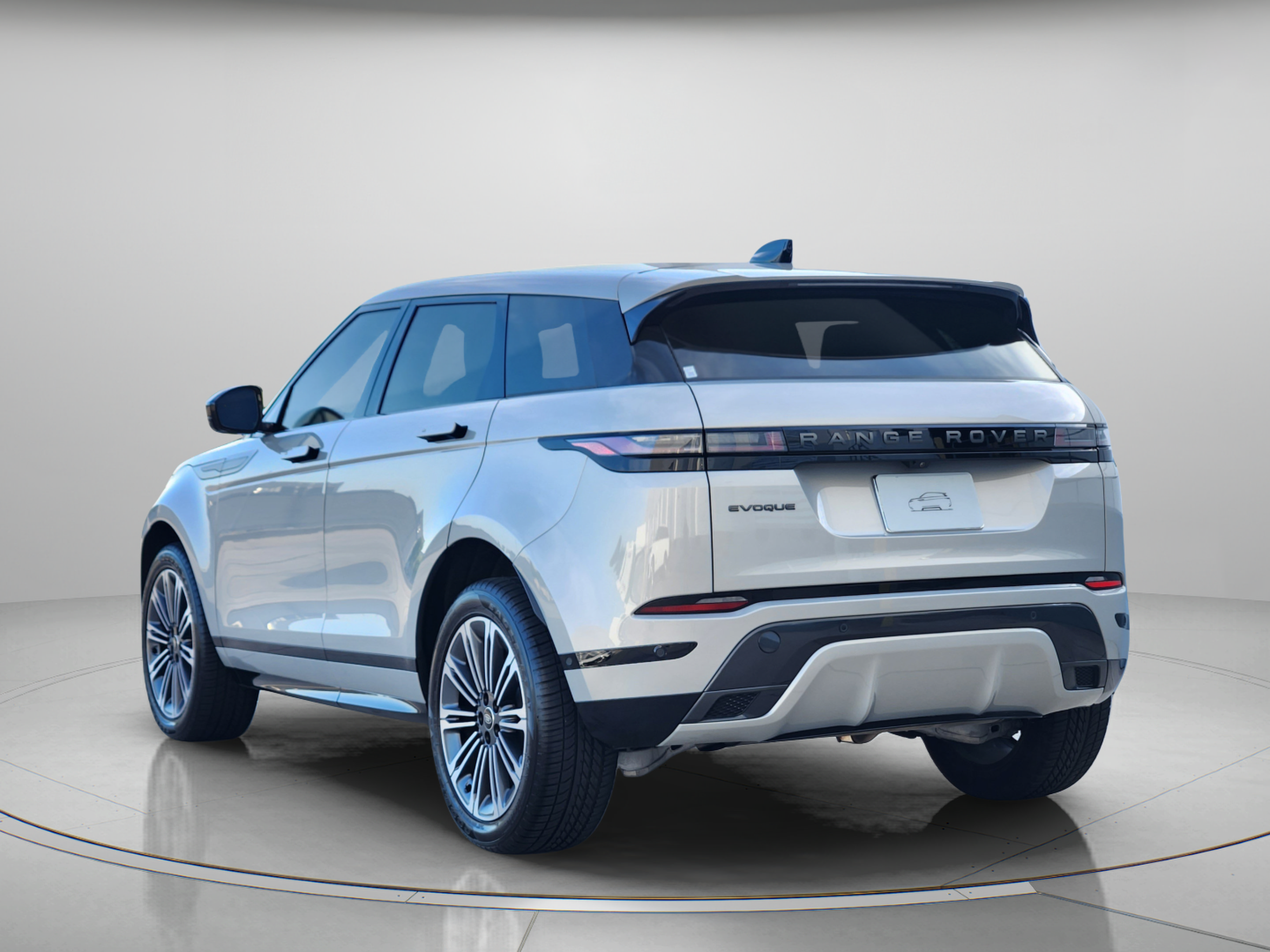 Certified 2026 Land Rover Range Rover Evoque Dynamic SE AWD/4WD image 3