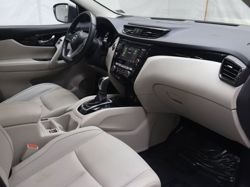 Used 2022 Nissan Rogue Sport SL w/ Premium Package image 11