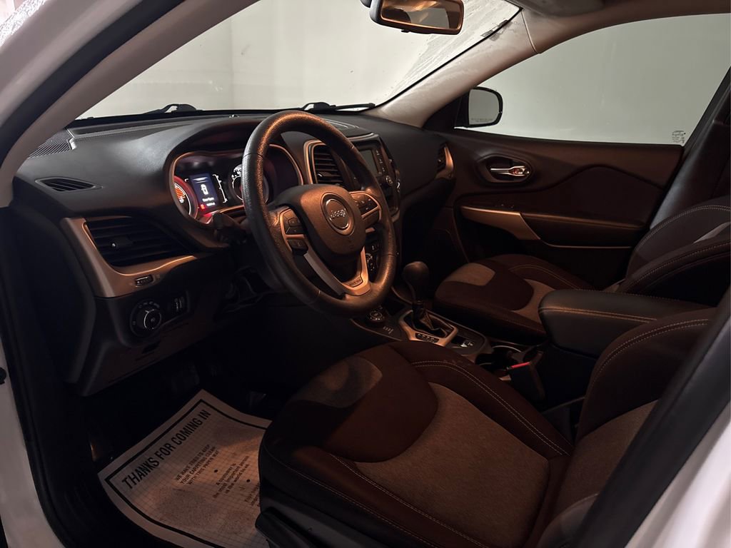 Used 2018 Jeep Cherokee Latitude image 9