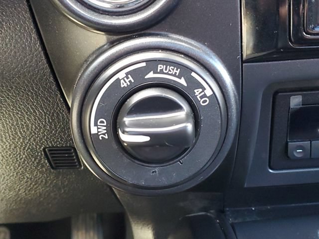 Used 2024 Nissan Titan PRO-4X w/ Pro-4x Convenience Package AWD/4WD image 23