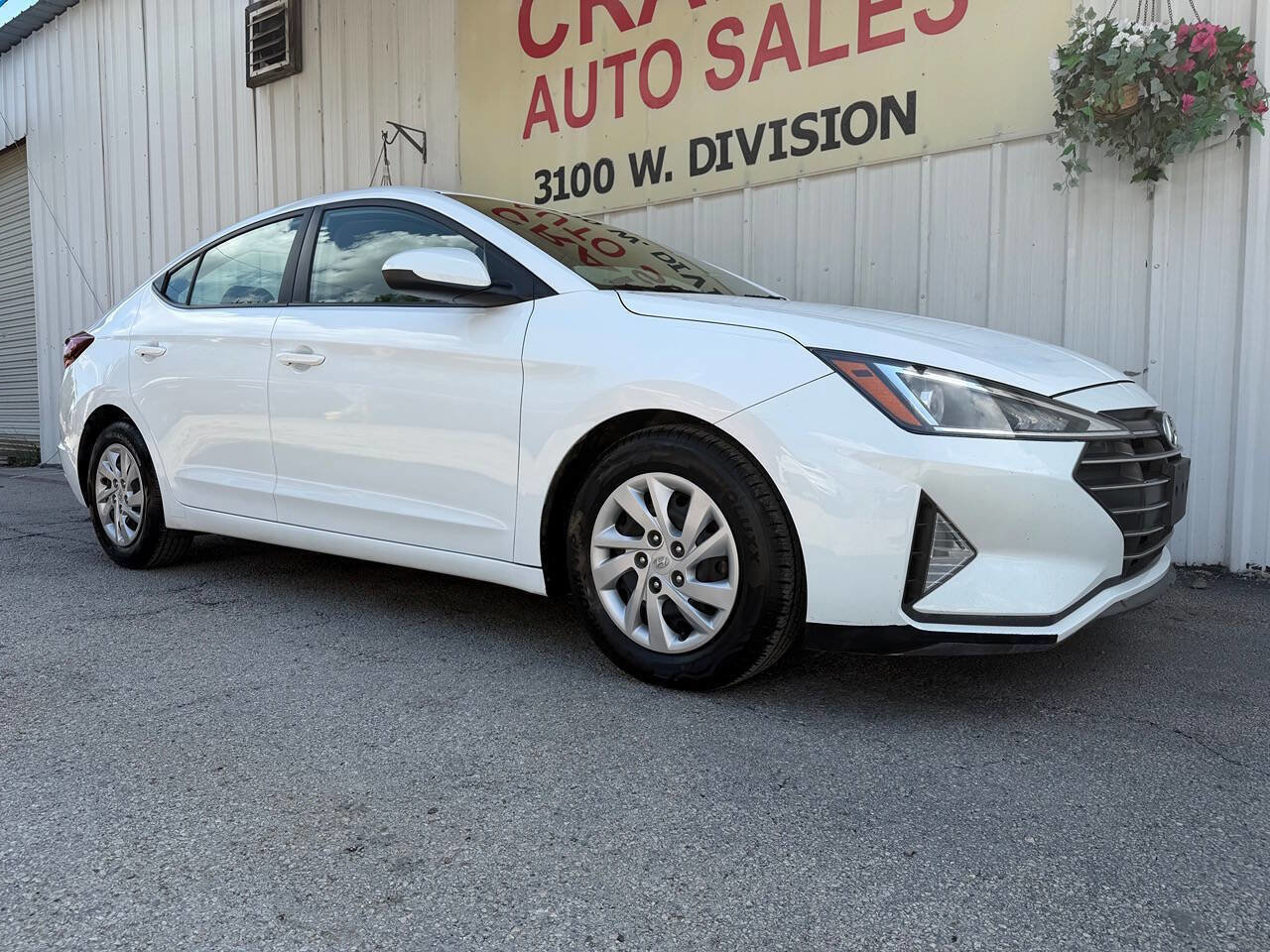Used 2019 Hyundai Elantra SE w/ Cargo Package FWD image 2