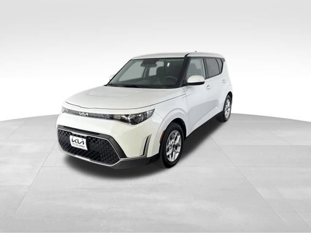 Certified 2025 Kia Soul LX FWD image 5
