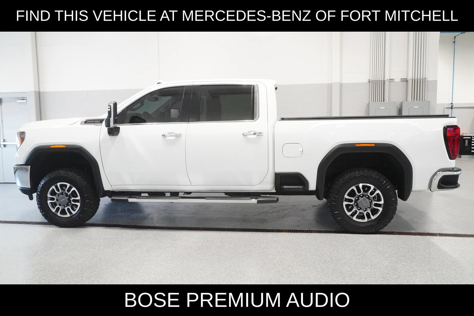 Used 2023 GMC Sierra 2500 SLT w/ SLT Preferred Package AWD/4WD image 3