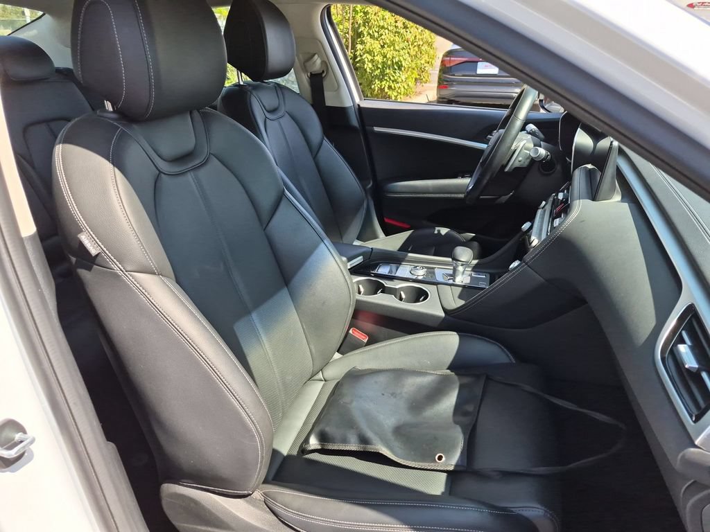 Used 2025 Genesis G70 2.5T RWD image 31
