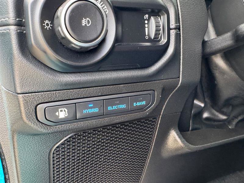 Used 2024 Jeep Wrangler Sahara image 31