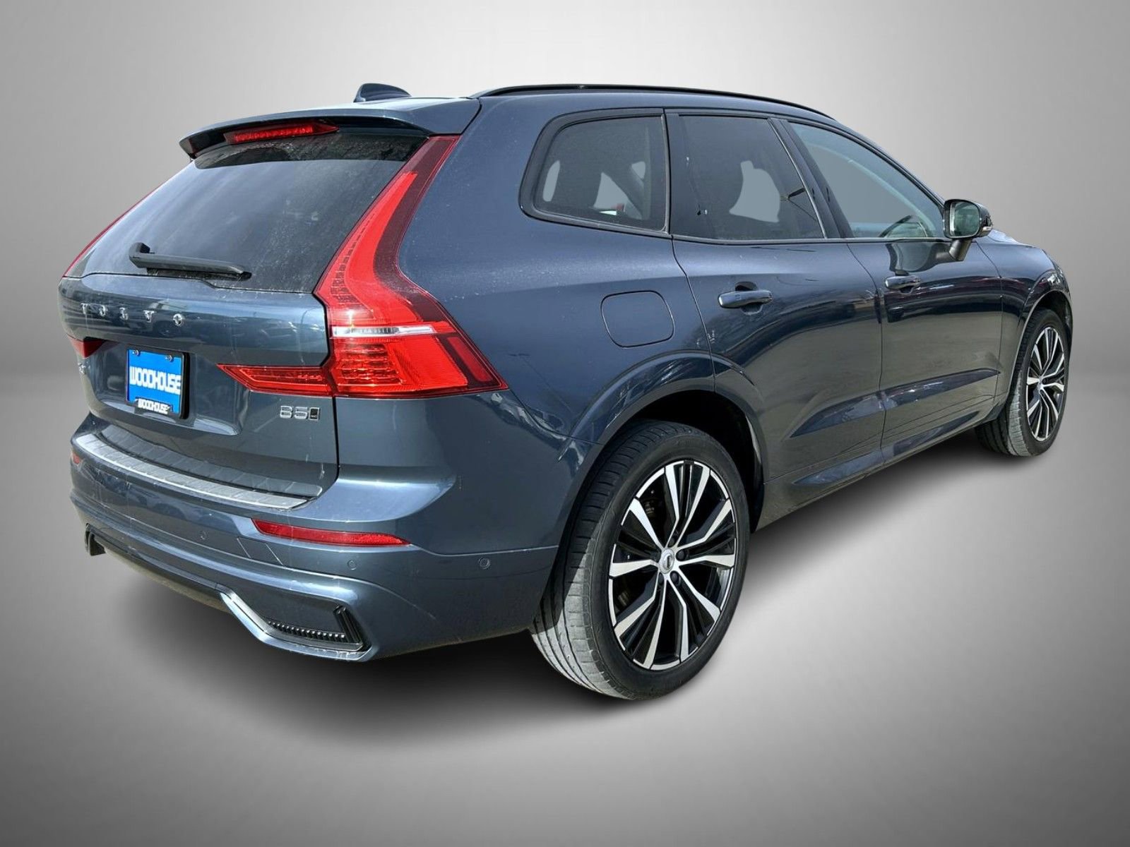 Used 2023 Volvo XC60 B5 Plus AWD/4WD image 5