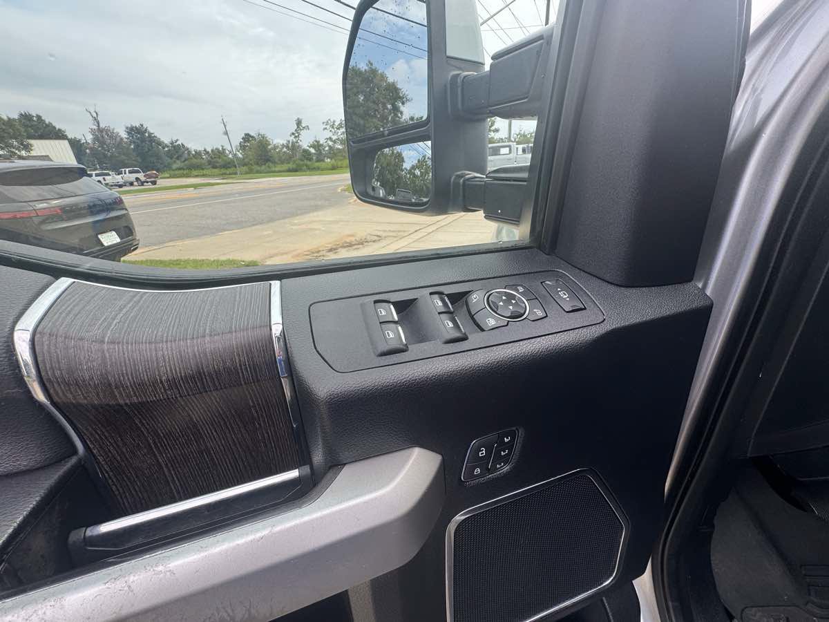 Used 2021 Ford F250 Lariat w/ Lariat Ultimate Package AWD/4WD image 11