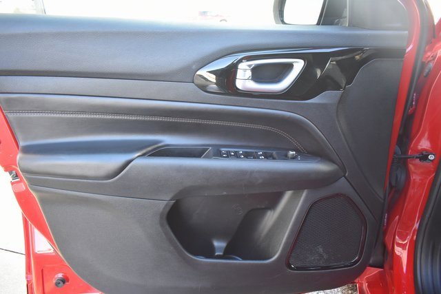 Used 2023 Jeep Compass Limited image 14