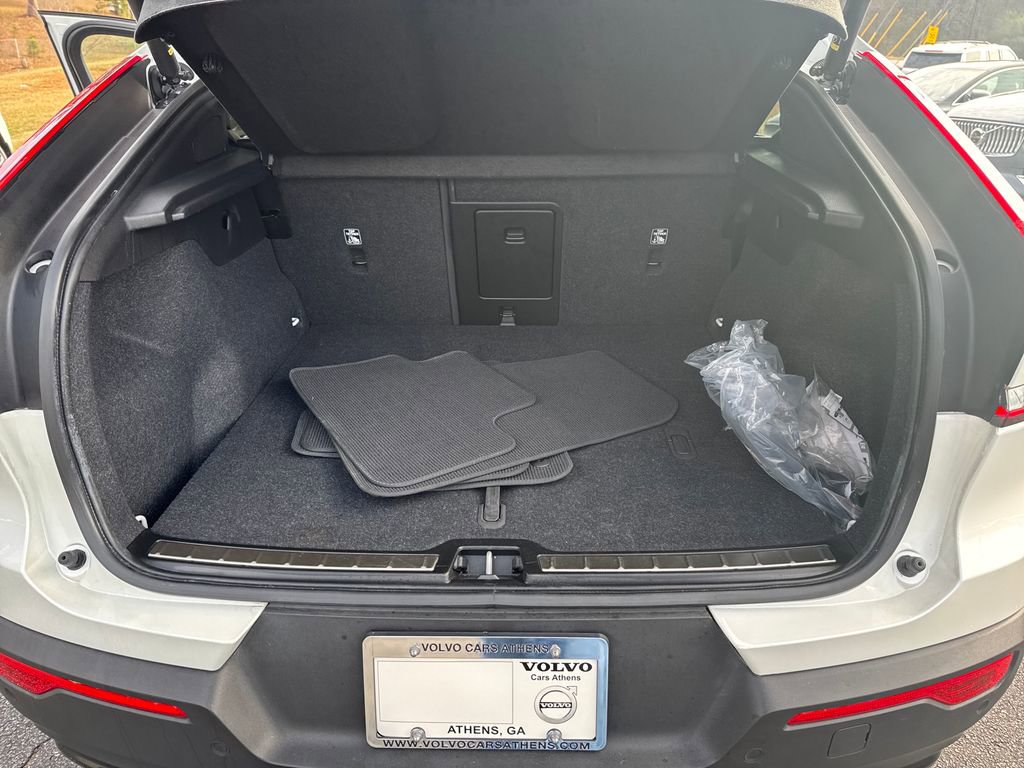 Certified 2023 Volvo C40 P8 Recharge Ultimate w/ Protection Package Premier image 27