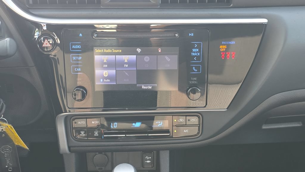 Used 2018 Toyota Corolla LE FWD image 14
