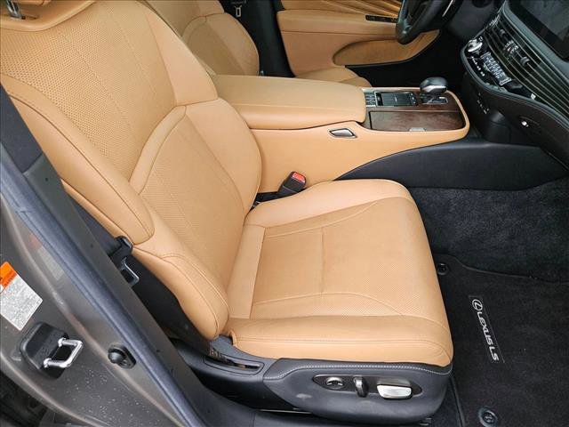 Used 2021 Lexus LS 500 w/ Accessory Package (Z1) image 21