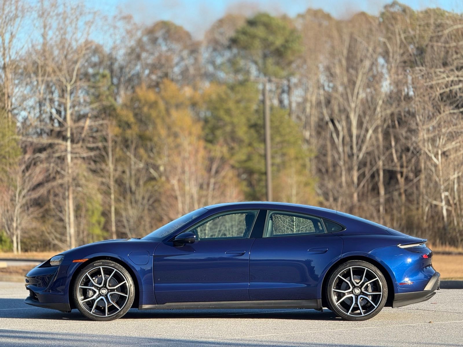 Used 2022 Porsche Taycan Base image 8