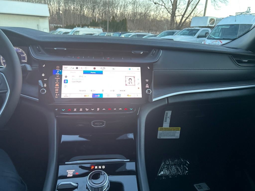 New 2026 Jeep Grand Cherokee Altitude image 20