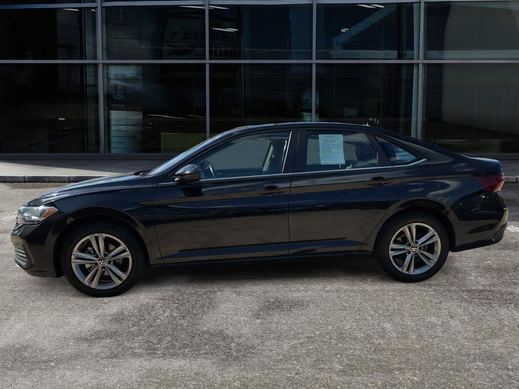 Used 2024 Volkswagen Jetta SE FWD image 4