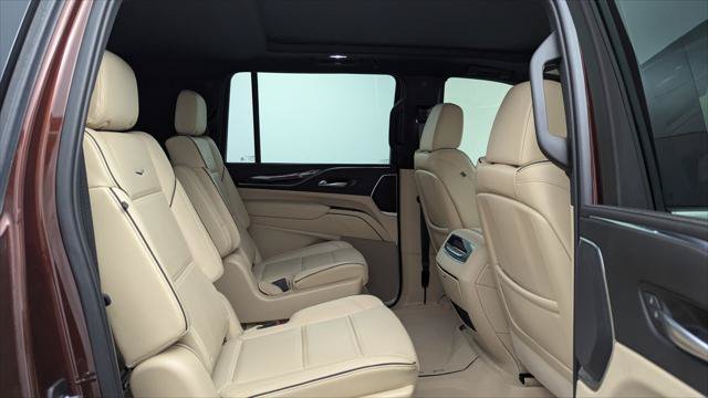 Used 2023 Cadillac Escalade ESV Premium Luxury w/ Performance Package AWD/4WD image 22