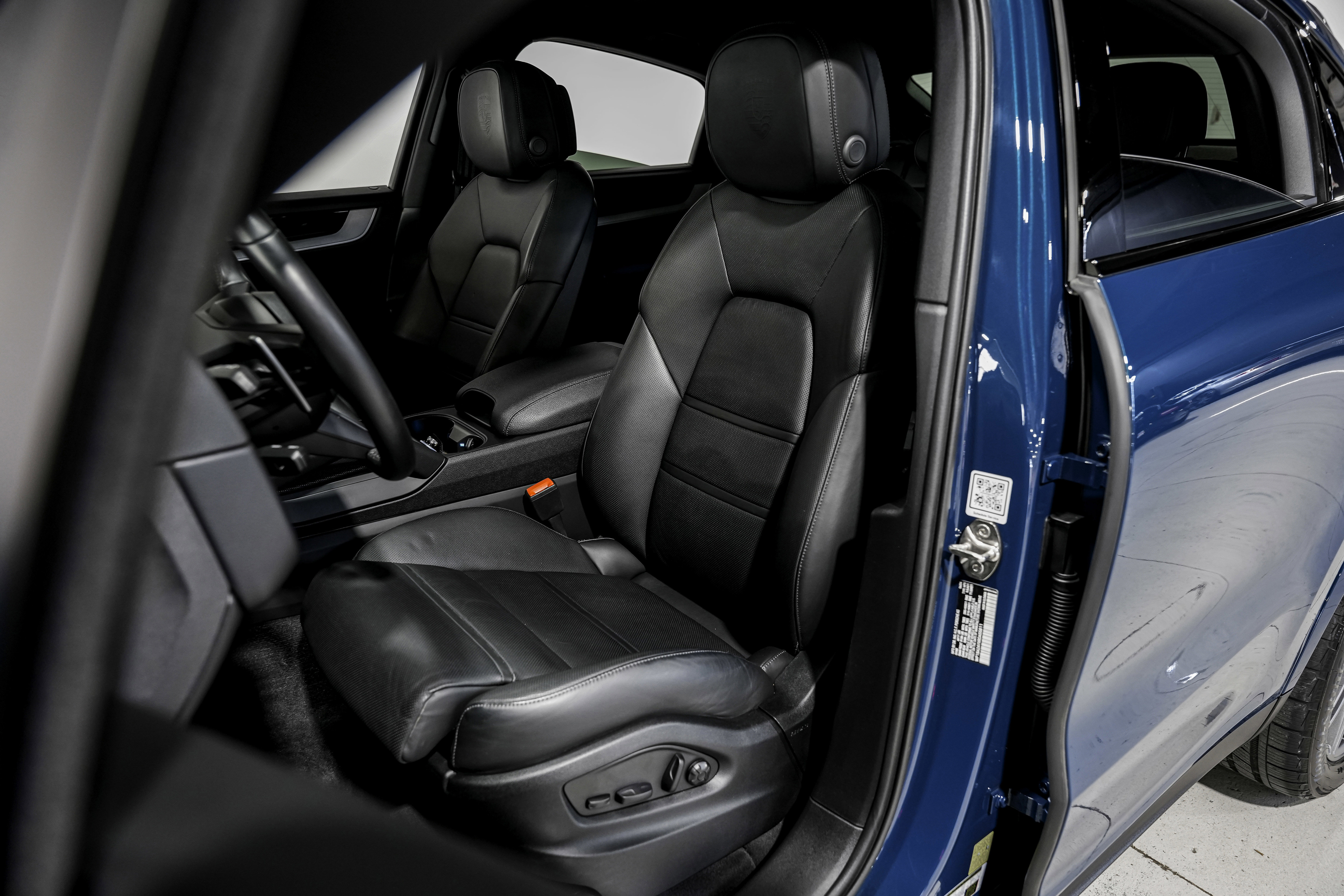 Used 2024 Porsche Cayenne Coupe image 21