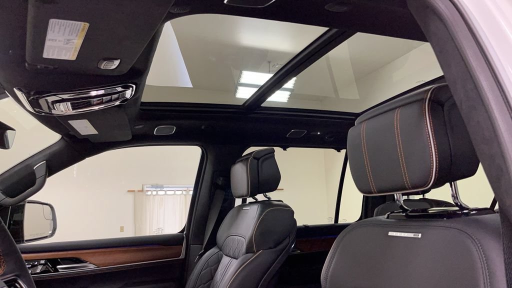 New 2024 Jeep Grand Wagoneer L Series III AWD/4WD image 20