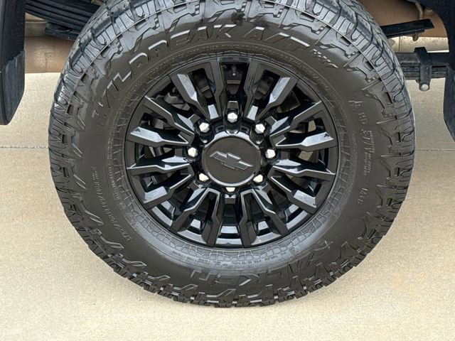 Used 2024 Chevrolet Silverado 2500 LTZ w/ LTZ Premium Package image 10