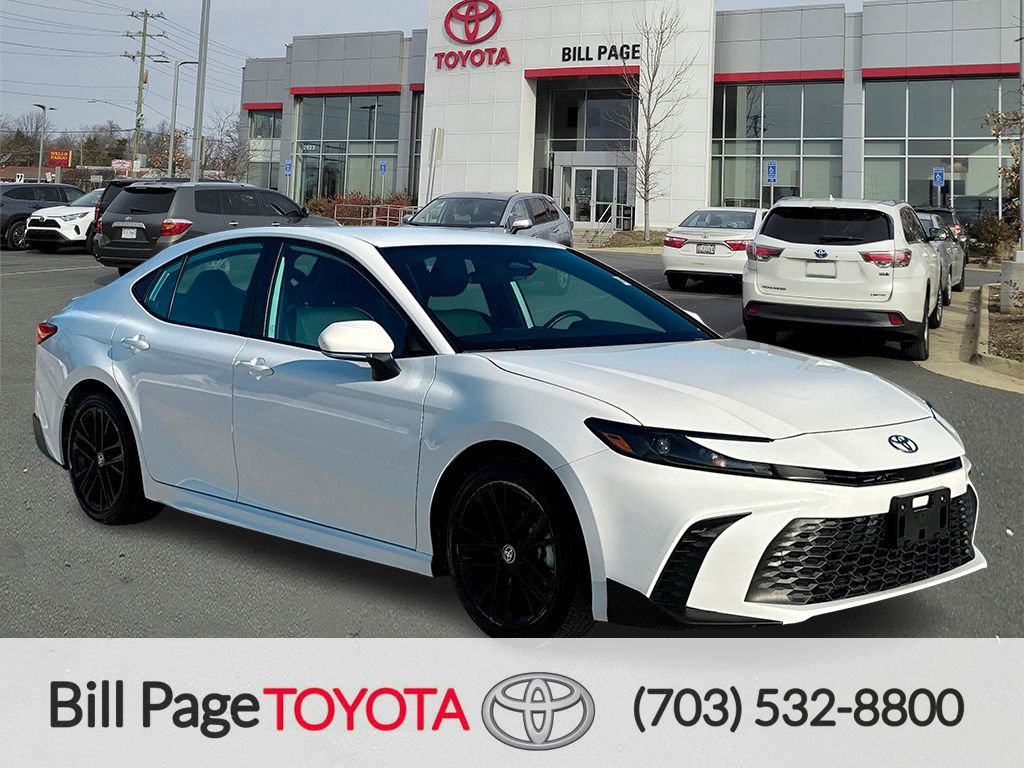 Certified 2025 Toyota Camry SE image 1