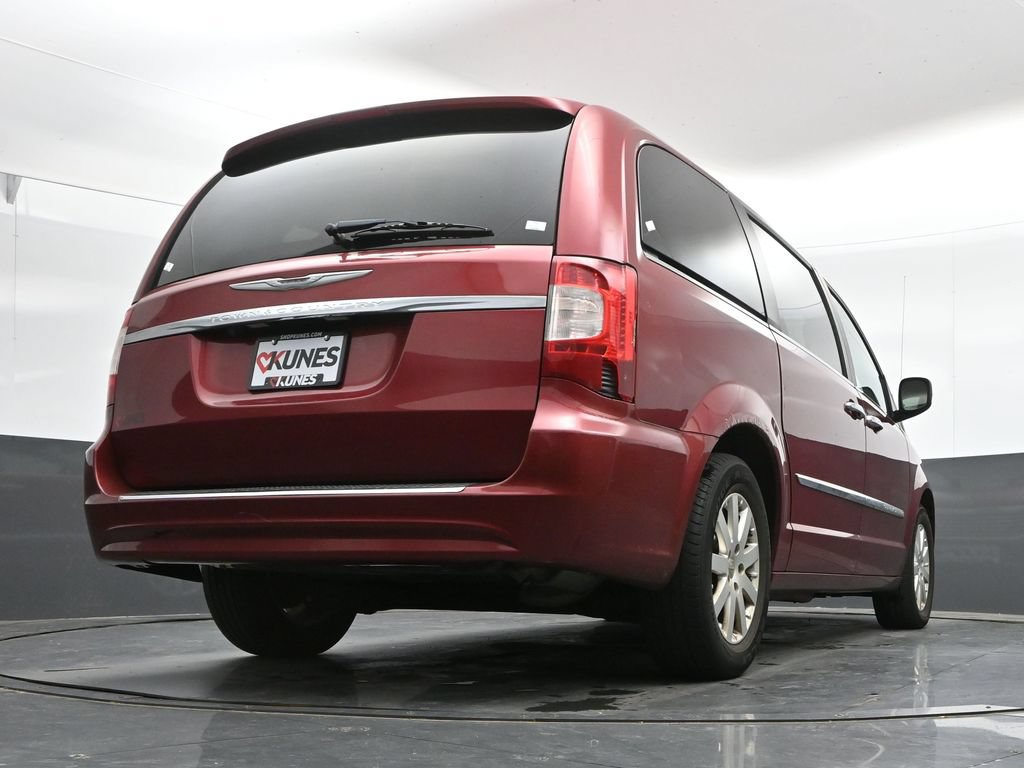 Used 2016 Chrysler Town & Country Touring w/ Driver Convenience Group FWD image 35