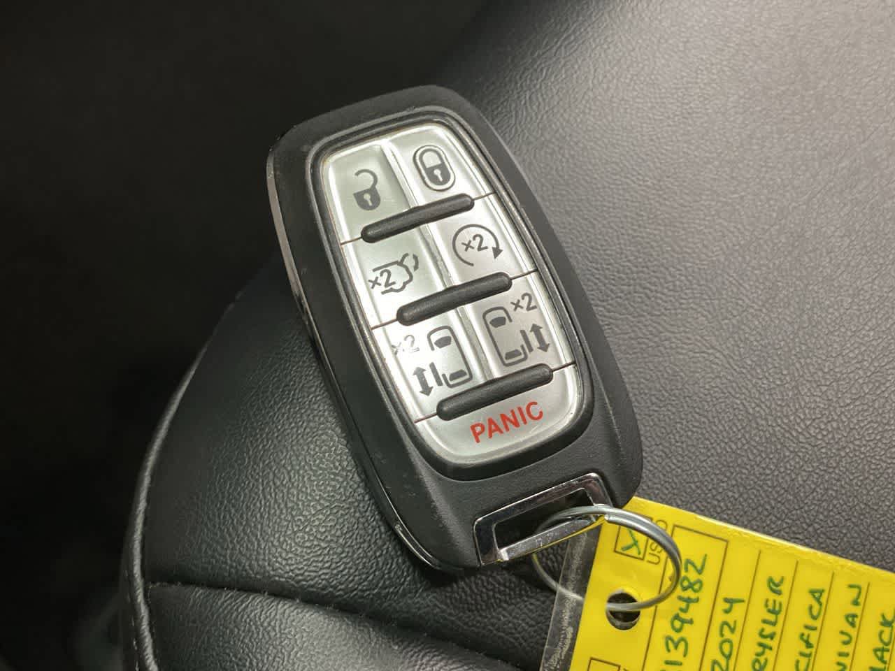 Used 2024 Chrysler Pacifica Touring-L FWD image 30