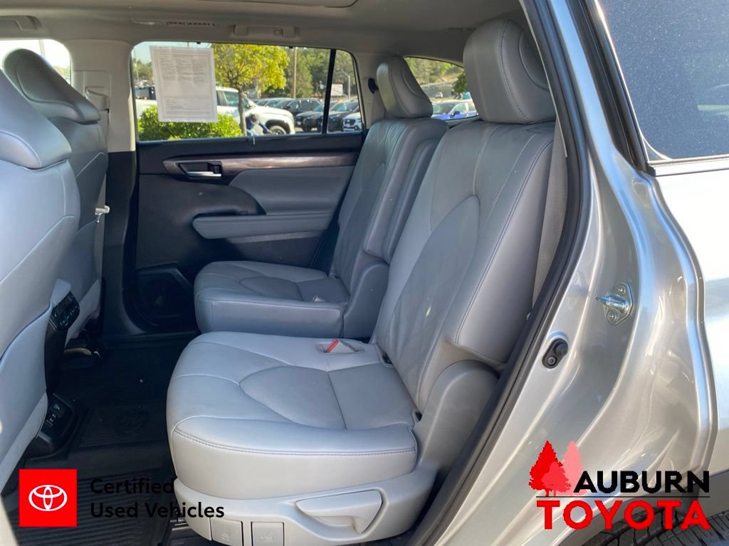 Certified 2021 Toyota Highlander Platinum AWD/4WD image 31