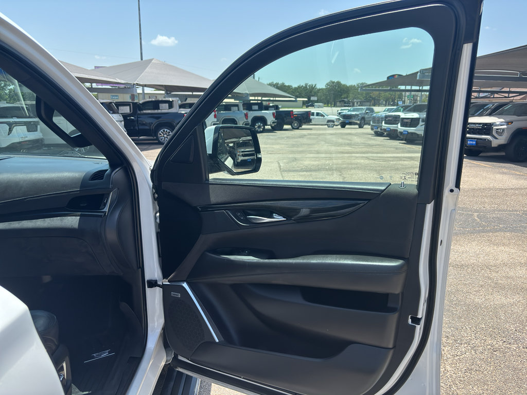 Used 2018 Cadillac Escalade ESV Platinum AWD/4WD image 18