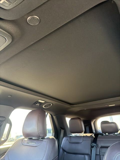 Used 2025 Ford Explorer Platinum image 34
