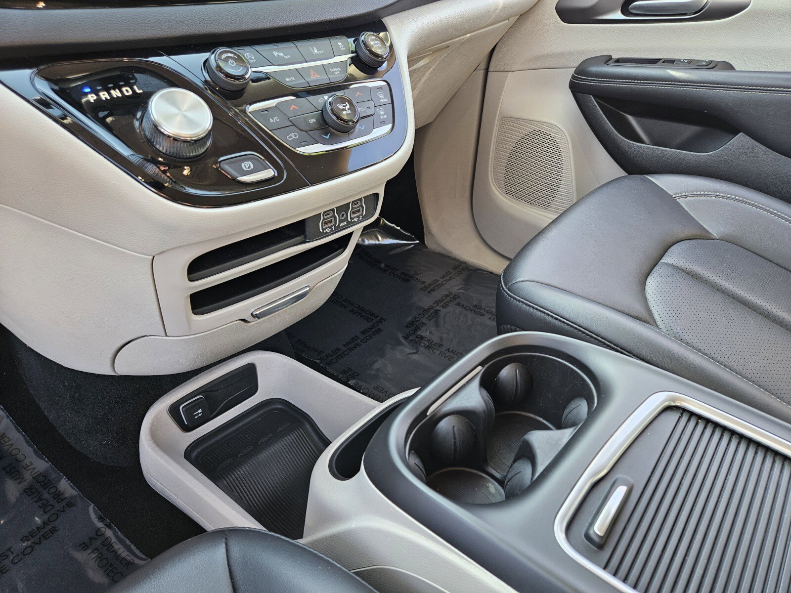 Used 2024 Chrysler Pacifica Touring-L FWD image 22